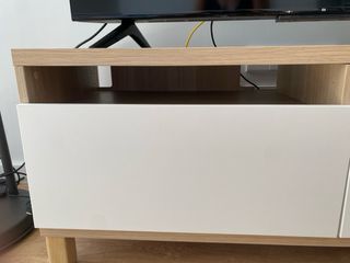 Mueble TV madera beige y blanco