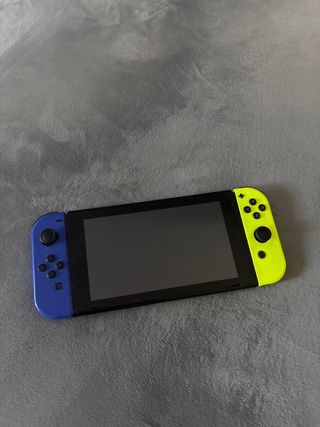 Nintendo Switch Azul y Amarillo