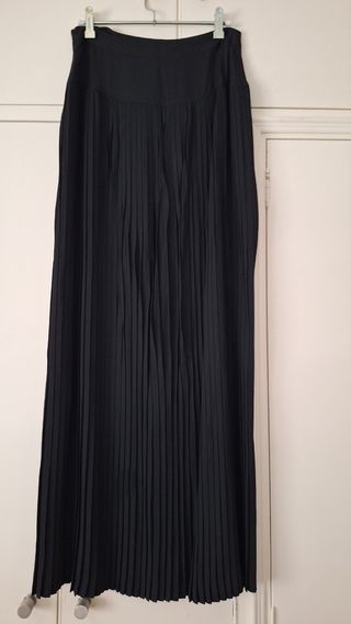 Falda larga seda negra plisada
