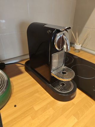 Cafetera Delonghi Negra