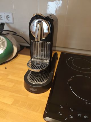 Cafetera Delonghi Negra