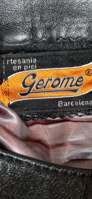 Pantalón de piel negro