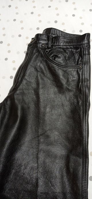 Pantalón de piel negro
