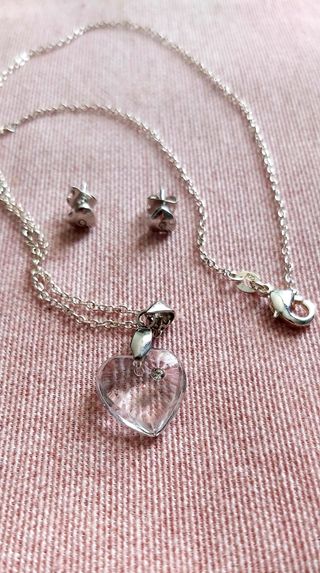 Conjunto collar y pendientes corazón