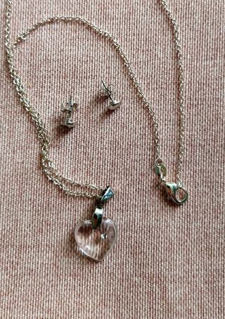 Conjunto collar y pendientes corazón
