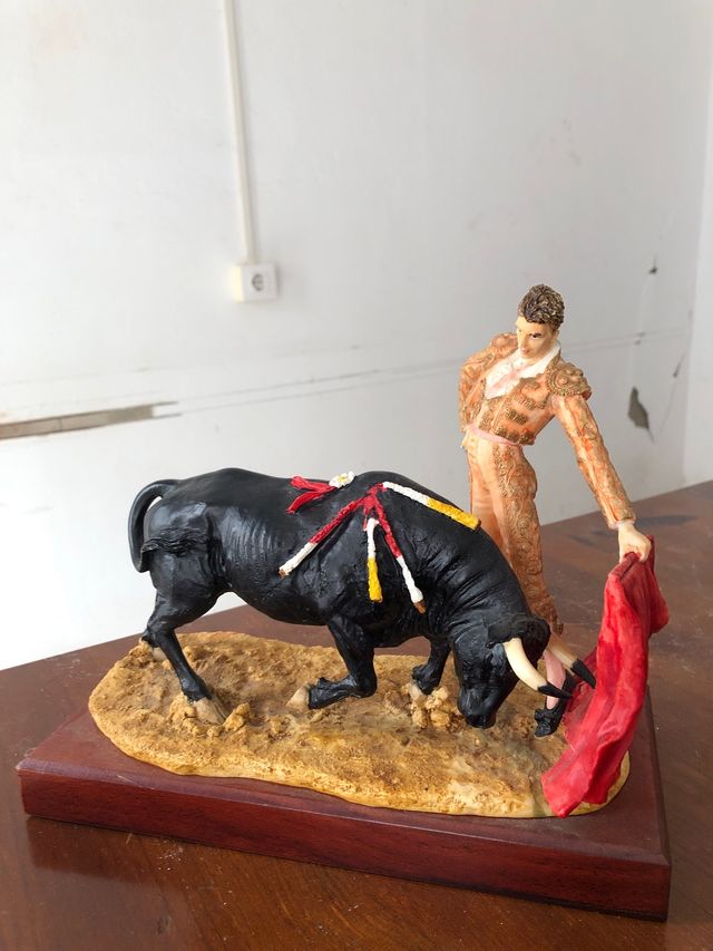 Figura Torero y Toro Marmolina Pintada