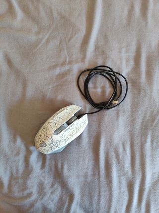 Ratón luminoso y alfombrilla