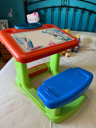 Pupitre infantil con asiento