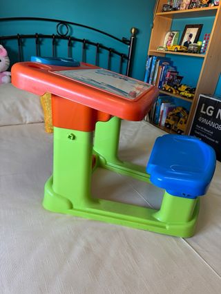 Pupitre infantil con asiento