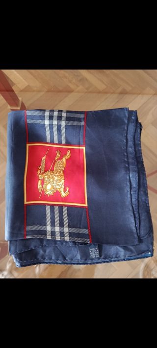 Pañuelo de seda Burberry's estilo inglés