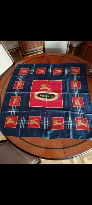 Pañuelo de seda Burberry's estilo inglés