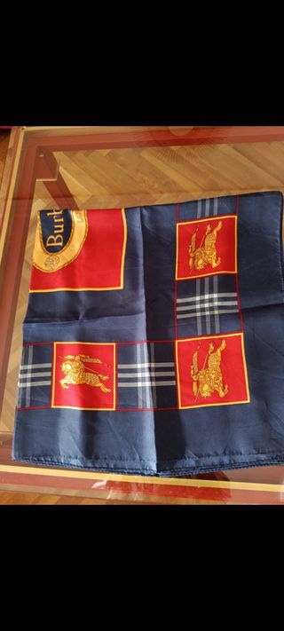 Pañuelo de seda Burberry's estilo inglés