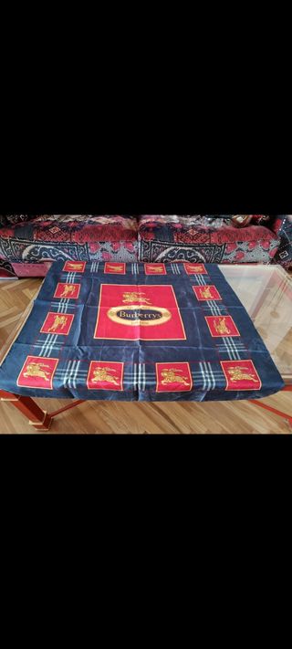 Pañuelo de seda Burberry's estilo inglés