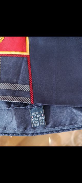 Pañuelo de seda Burberry's estilo inglés