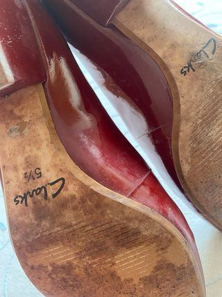 Zapatos de tacón rojos con hebilla talla 38.5