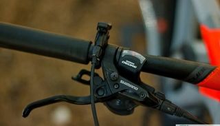 Bicicleta Eléctrica Cube Gris/Naranja. Talla M/L