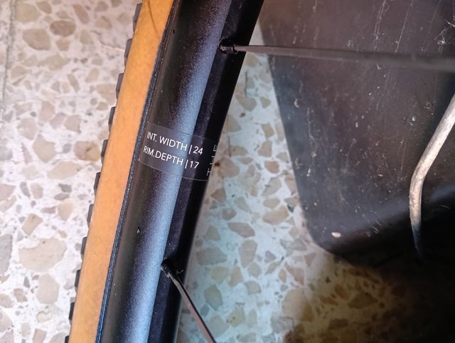 Ruedas Hunt Gravel Race Microspline