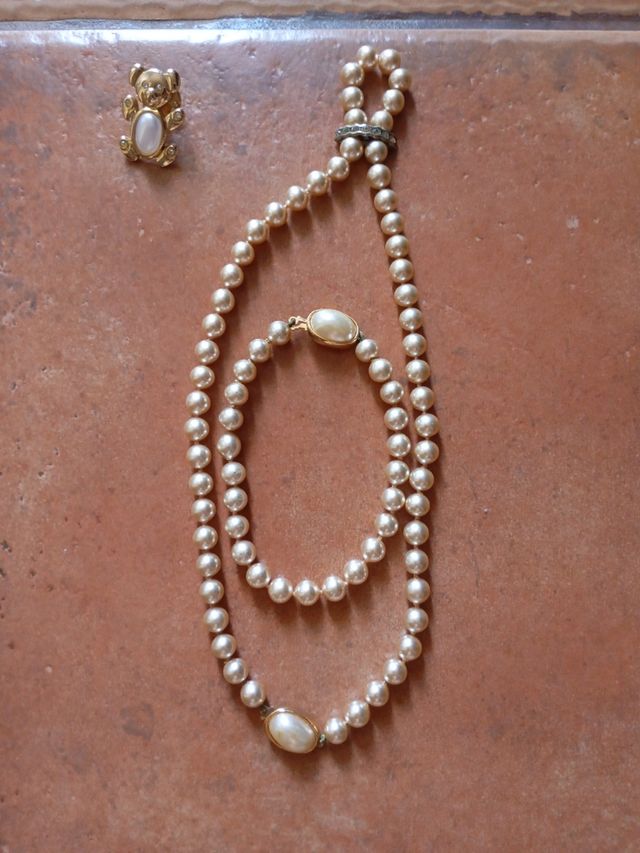 Collar y pulsera de perlas