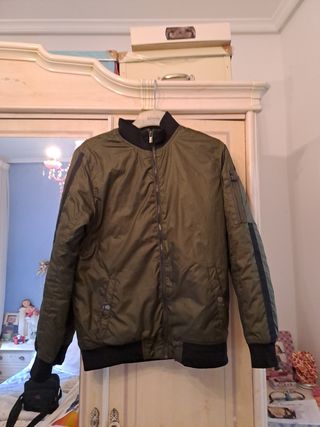 Chaqueta bomber verde impermeable