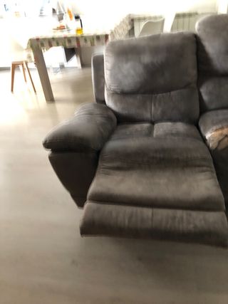 Sofá reclinable gris de tela