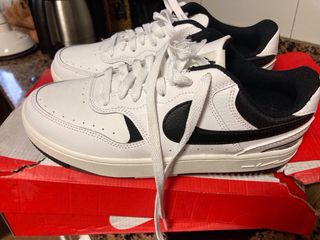 Zapatillas Nike Blancas y Negras