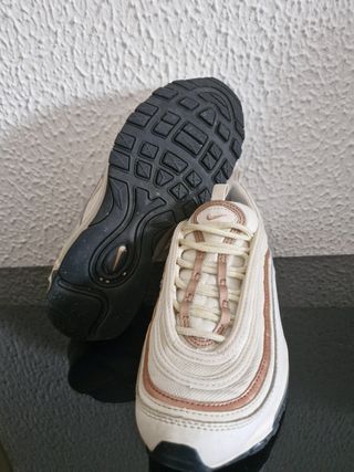 Zapatillas Nike Air Max Blancas y Doradas