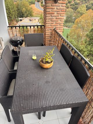 Mesa de exterior con 6 sillas 