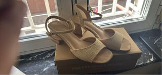 Sandalias Beige y Doradas