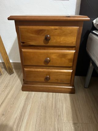 Cajonera de madera ,escritorio y mesita noche