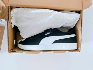Zapatillas Puma Negras y Blancas