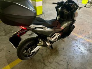 Moto Honda con luces LED Gris Iridium