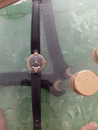 Reloj Omax Negro y Dorado