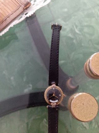Reloj Omax Negro y Dorado