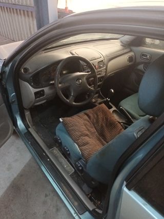 Nissan Almera 2002