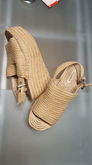 Sandalias esparto plataforma Pull&Bear beige