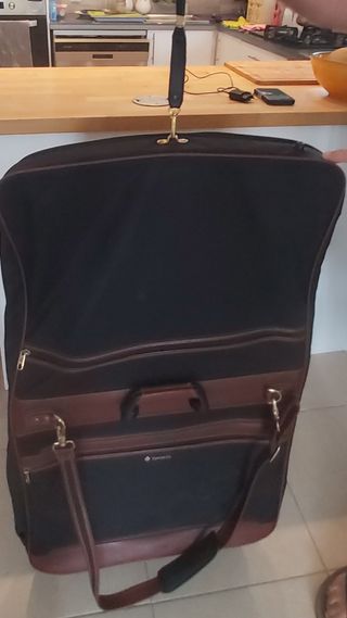 Black samsonite suit carrier
Maleta Porta Traje 