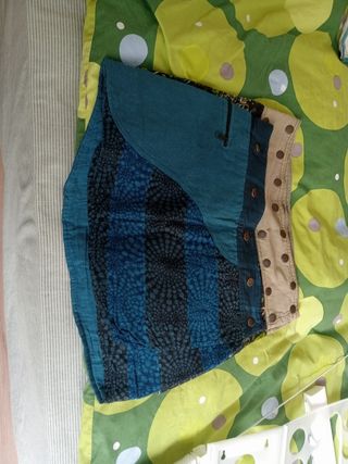 Falda multicolor con botones