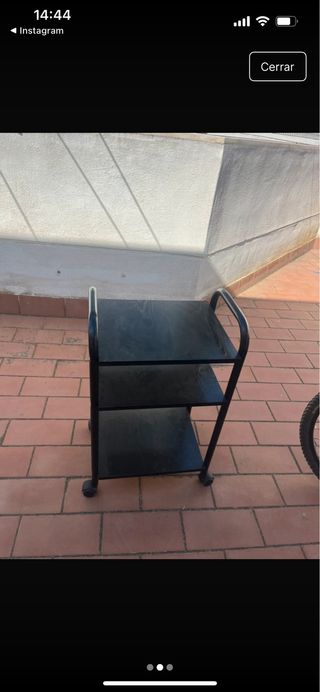Mesa auxiliar con ruedas