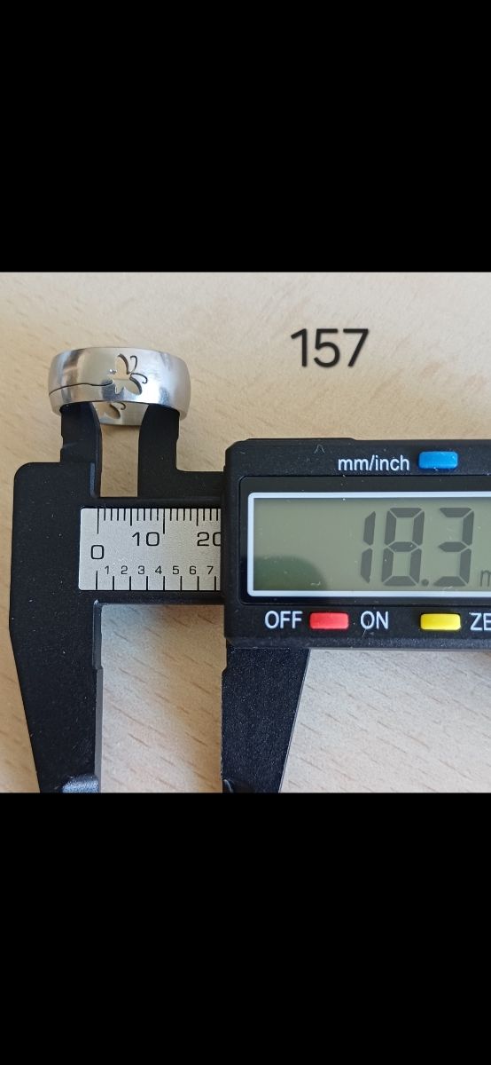 Anello in acciaio con farfalle