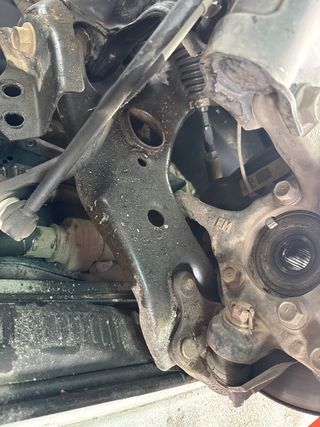 BRAZO SUSPENSION DELANTERO IZQUIERDO TOYOTA AURIS (E18)