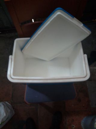 Nevera azul y blanca 