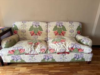 Sofá de 2 plazas con estampado floral