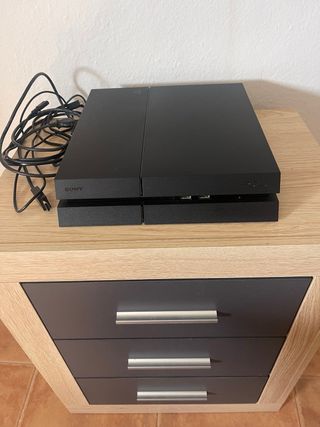 Ps4 1 Tb Sony Negra y Juegos