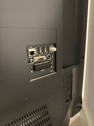 TV Toshiba 48” (No Smart TV)
