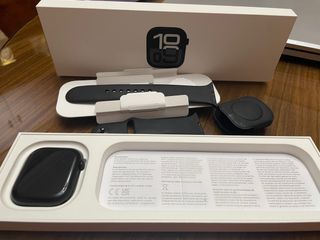 Apple Watch Series 10 Negro 49 mm y accesorios