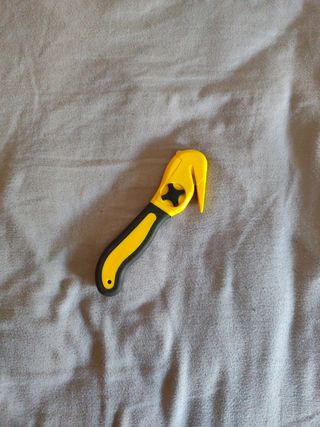 Cúter de seguridad amarillo y negro