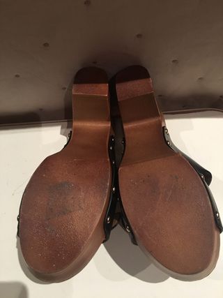 Zuecos negros y marrones sin estrenar