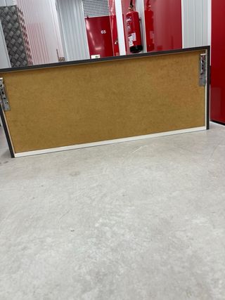 Armario colgante blanco con puerta de cristal