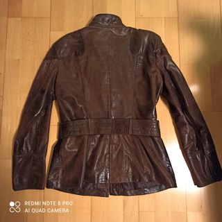 Cazadora biker de cuero marrón Zara. 