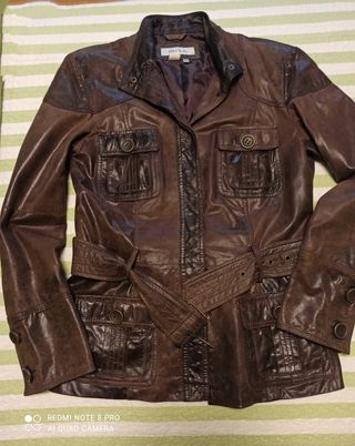 Cazadora biker de cuero marrón Zara. 